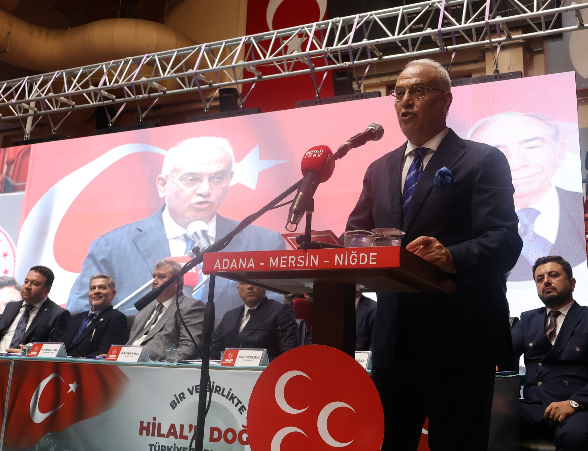 MHP ADANA’DA ŞAHA KALKTI