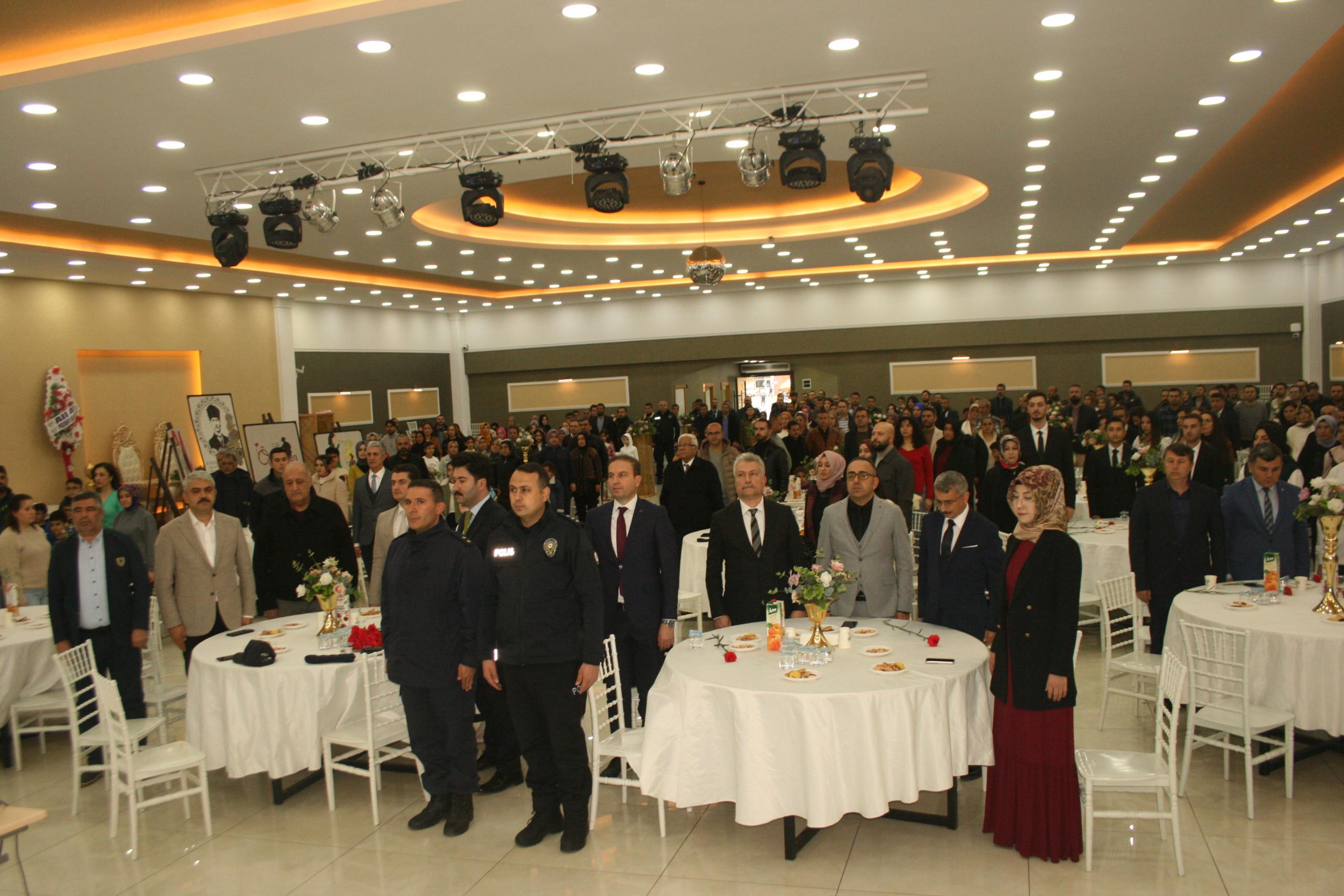 İRFAN ORDUSU ÖĞRETMENLER BAŞÖĞRETMEN ATATÜRK’Ü ANDILAR