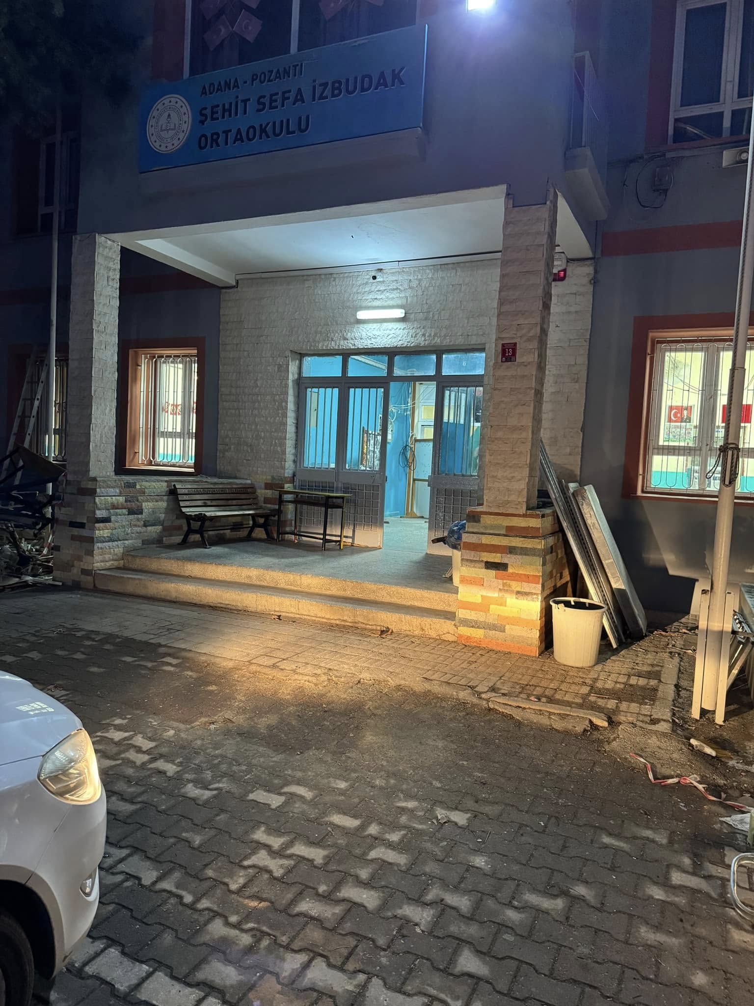 ŞEHİT SEFA İZBUDAK OKULUNDA ÖĞRENCİLER DONMA NOKTASINDA DERS YAPIYOR
