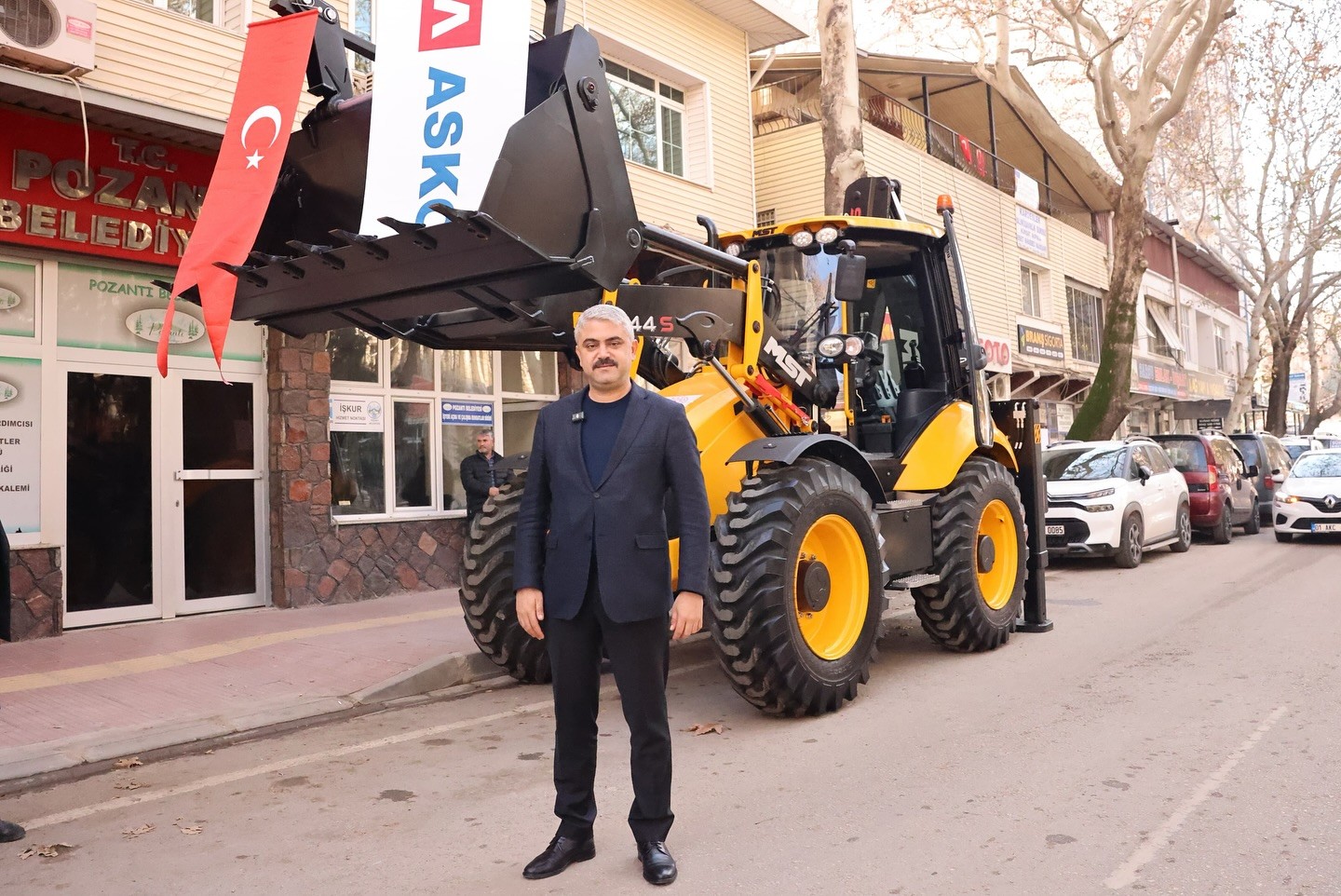 POZANTI BELEDİYESİ’NE BİR İŞ MAKİNESİ DAHA KAZANDIRILDI