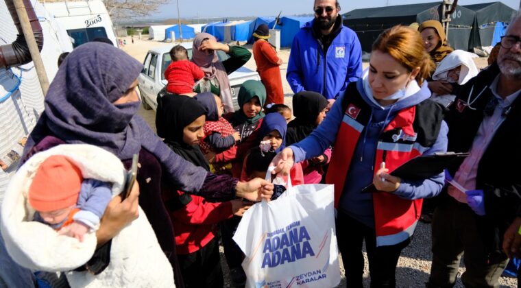 BÜYÜKŞEHİR TARIM İŞÇİLERİ VE GÖÇMENLERİN YANINDA