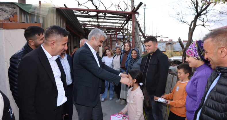BELEDİYE BAŞKANI ALİ AVAN BAYRAMI POZANTI’LI İLE BİRLİKTE GEÇİRDİ