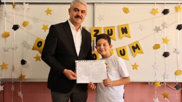BAŞKAN AVAN’A ÖĞRENCİLER’DEN KARNE