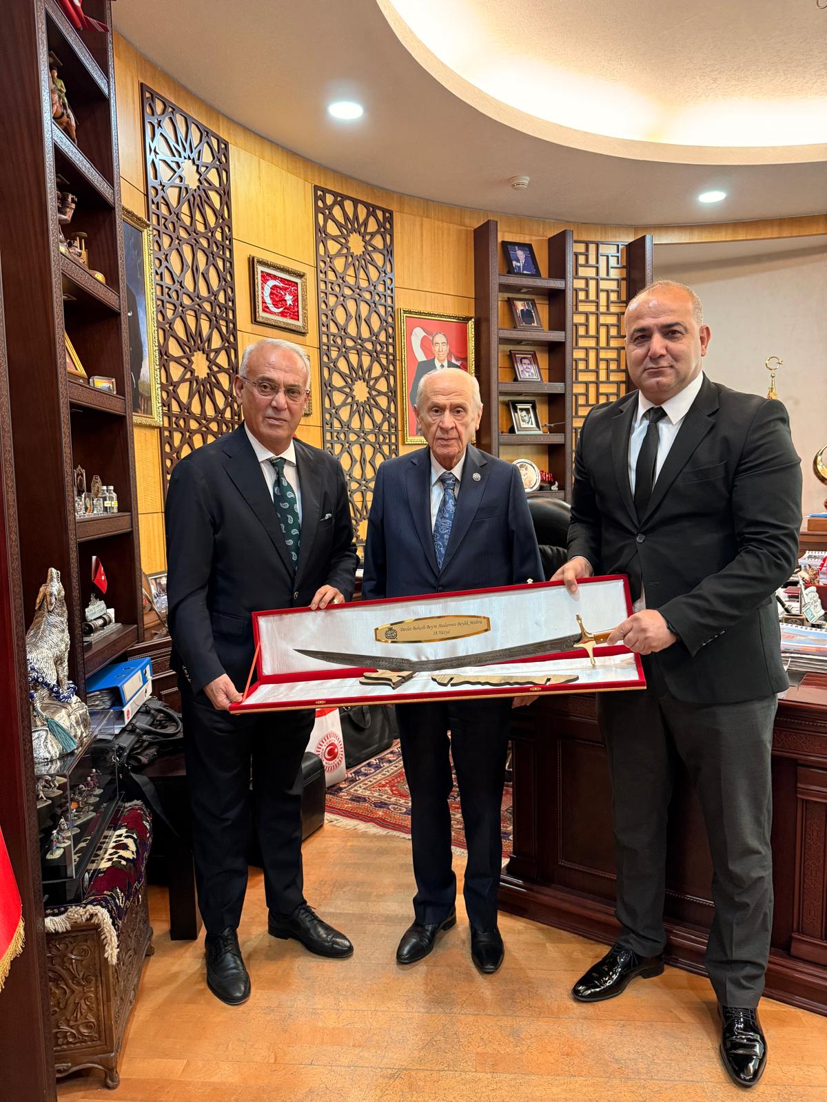 ADANA’DAN DEVLET BAHÇELİ’YE DAMASCUZ KILICI
