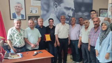 CHP GENÇLİK KOLLARINDAN EROĞLU’NA JEST