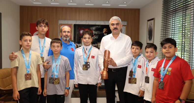 KARATECİLER’DEN AVAN’A KUPA HEDİYESİ