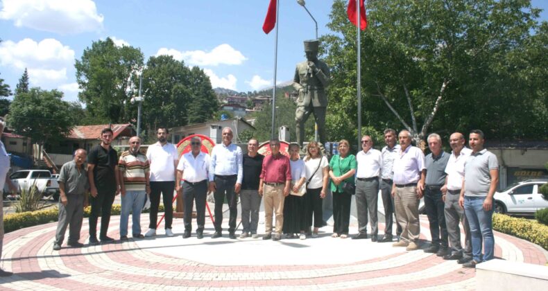 CHP TAM KADRO ATA’NIN HUZURUNDA