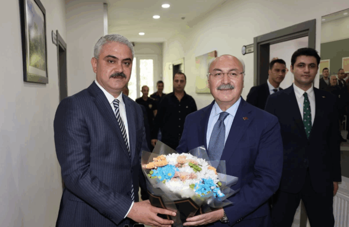 VALİ KÖŞGER POZANTI’DA SORUN DİNLEDİ