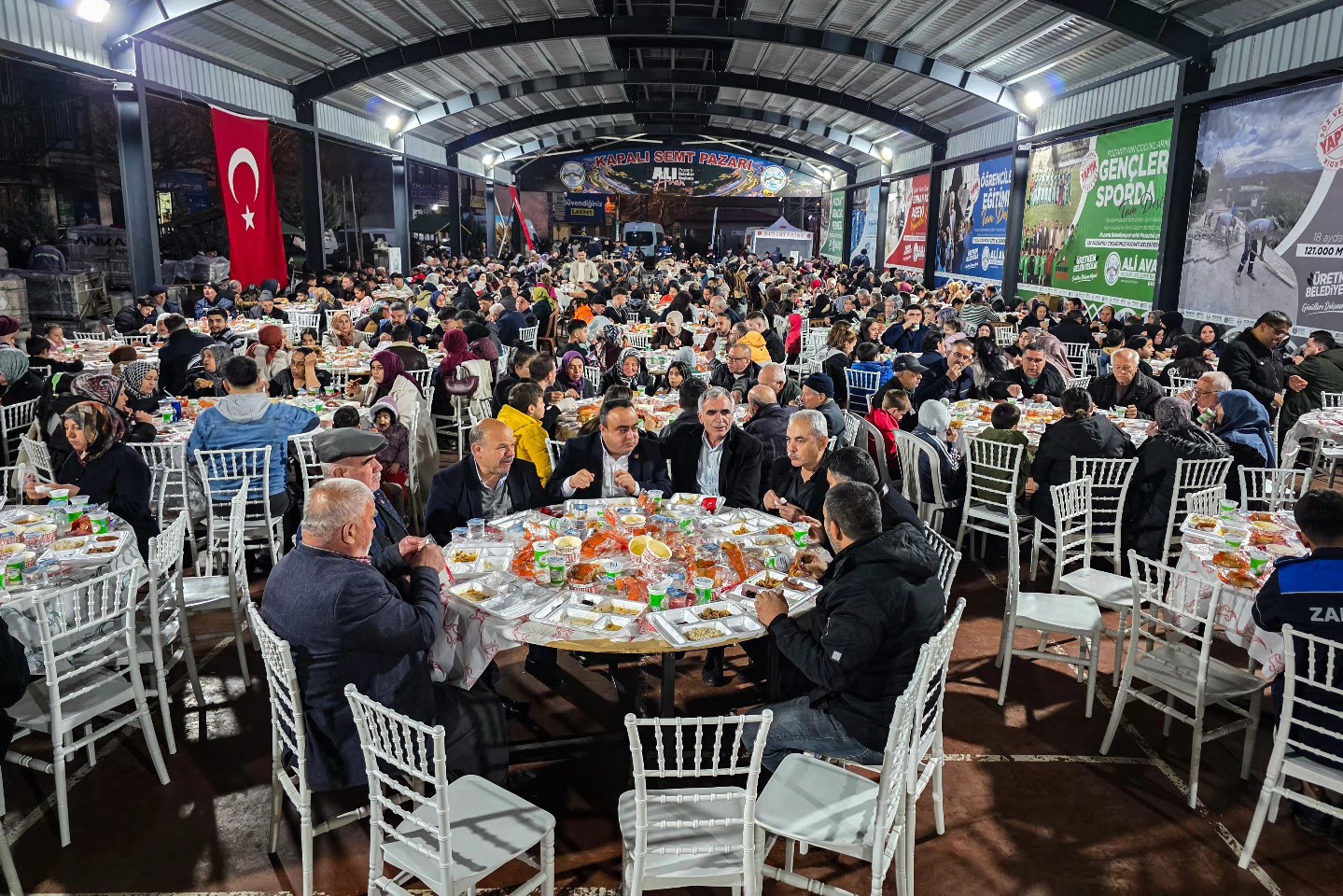 POZANTI’DA GÖNÜL SOFRALARI KAPALI SEMT PAZARINDA TAÇLANDI