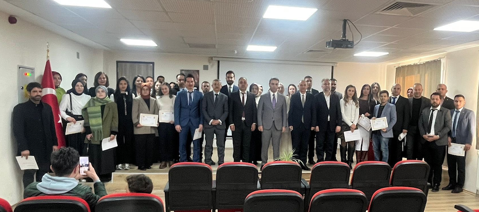 KAYMAKAM CENGİZ’DEN ÖĞRETMENLER VE PERSONELE BAŞARI BELGESİ