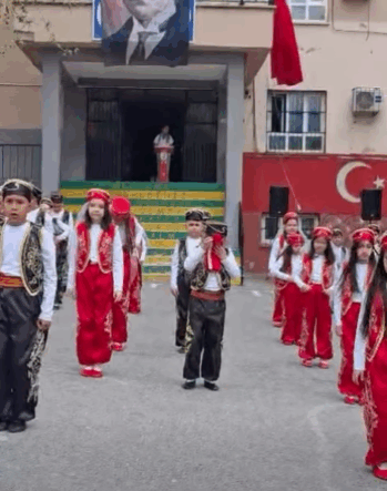 MİNİK ÖĞRENCİ KEMAL ARAS YAZGAN’IN “BAYRAK” HASSASİYETİ