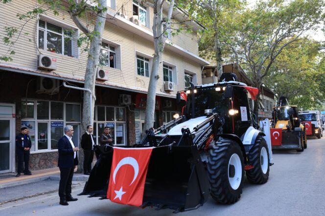 POZANTI BELEDİYESİ YENİ HİZMET ARAÇLARINI TANITTI